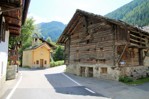 La casa costruita da Johannes Curta nel 1547, ancora di proprietà della famiglia sotto il notaio e castellano Johann Joseph Curtaz (1708-1793).