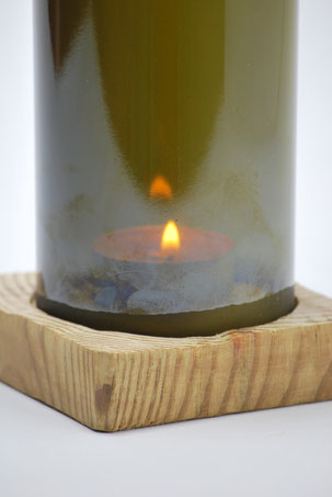 porta-candela decorativo dim. bottiglia da 1 lt con base in legno profumata