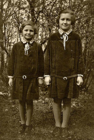 Meine Mutter li. mit Schwester 1930, sie wurde 89.J.