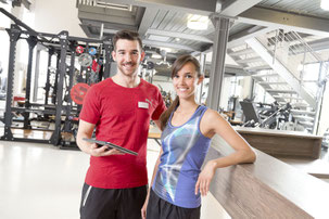 Der Bedarf an qualifiziertem Personal ist in der Fitnessbranche hoch: Dank breit gefächerter Kompetenzen sollen die Kunden optimal beraten werden. Foto: djd/BSA Akademie