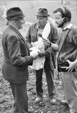 Antonius Fischer aus Isingheim (links) und Josef Schmitte, Bremscheid,  beim Interview 1988