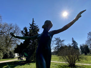 Skulptur: Die Tänzerin im Jenischpark