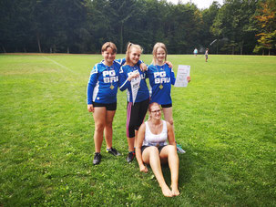 Die glücklichen Mädels der U10 mit ihrer Trainerin Christin Häusler holen dich die Bezirksligameisterschaft