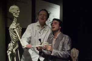 Prof. Kuckuck (mit Gregor Schober re.)