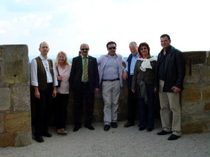 Gruppenbild mit Vorstandschaft Los Salerosos und Dirigent Blaskapelle Meeder