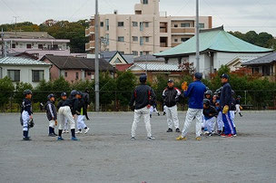 判定会議。　アウト、セーフ、よよいのよい♪
