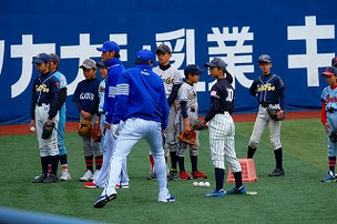 見事にホームラン賞をゲットしてきました。さすがYURさん。　　この写真の選手はだれ？？
