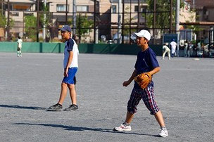 一塁手と二塁手の距離ってこんな近かったっけ？？　野球を忘れちゃったのかなぁ・・