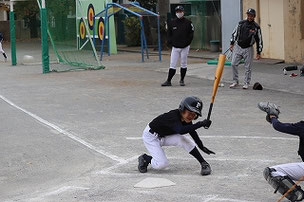 こんな球を投げた選手はだれでしょう？