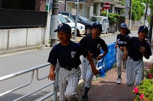4人とも、体を揺らさずに走りなさい。