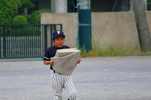 なぜぼくたちを使わない。ぼくたちが出ていたら勝てたぜ！　その9　　「俺らみたいに、片付けはみんなでやらないと。コーチから言われる前に動かないと。」
