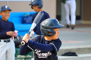 午前の試合でヒットをかっ飛ばしたＫＥＩＳ君