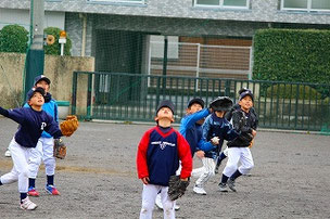 手前の選手よ、見上げるだけかい！！
