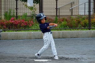 トスバッティング練習で良い当たりを連発したTAKR君。