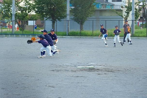 3人がかりでもキャッチできず・・・