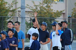 ベーラン対決。　話は変わりますが、選手の皆さん、授業では、このようにまっすぐに手をあげましょう。