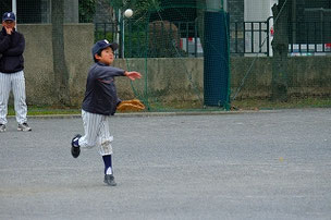 F君