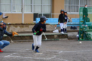 自身の不調を感じてか、バントで出塁を試みるYURさんｗ。　おいおいっ！！