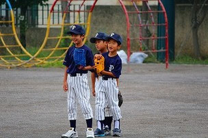 低学年生たち、すご～く期待しているよ。　来年は試合にでるぞ！　毎日素振りをしてくださいね。