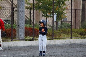 はやりの五郎丸ポーズをしているＦくん。　いや、寒かっただけかも・・・