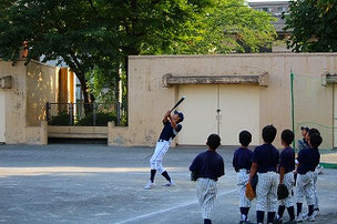 コーチが打った良いキャッチャーフライを・・・