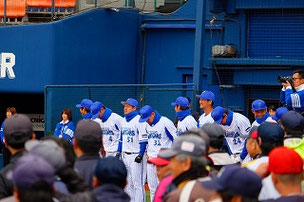 見える背番号は4、51、32、24・・・・