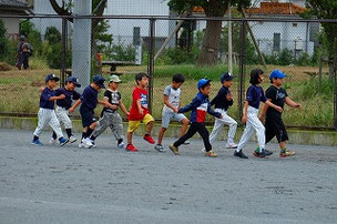 いつもの低学年の部はこんな感じでにぎやかに楽しく練習しています。（10/10）