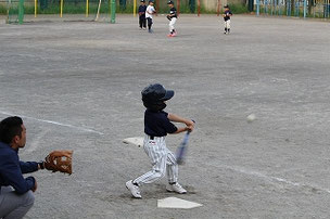 見学パパを驚かせたTAKRくんのバッティング