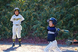 ＫＮ君、レフト前ヒット