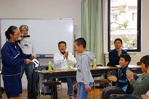 今年も主将はＳＯＵＥ君。頑張れ！　にやけた前主将から背番号をもらいましたｗ