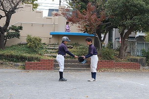 キャプテンからプレゼント贈呈