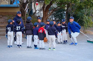 右端になんか変な選手がいるぞ？？