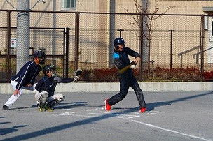 今日は三人のお兄さんが練習を手伝いに来てくれました。