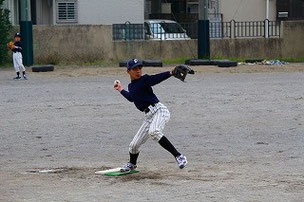 あれだけお世話になりながら、お母さんにデッドボールをぶつけた親不孝者のAくん。 そういえば昨年もお母さんにぶつけた親不孝者がいたなぁ・・・