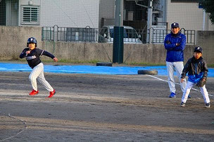 ISSE君も走塁勉強中