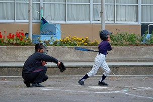F君も打ちました。来年は内野手越えの打球を打つことを目標にしよう!
