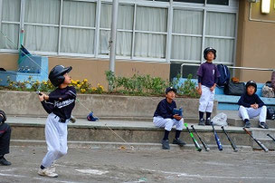SOUM君。 打球を見上げる3人がなんだか可愛いですね。