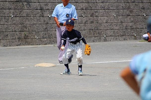 Fくんも緊張の中、初三塁をがんばりました。