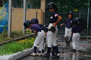 野球だけでなく、植物にも愛を注げるピューマーズの選手たち。