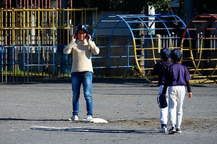KMママのタイムリーヒットに動揺を隠せない選手軍。