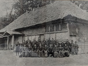 一関市東山　大木自治会　茅葺屋根の東山町立長坂小学校大木分校