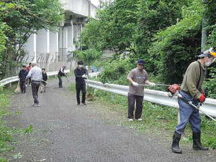 一関市　台東民区振興会　通学路の草刈り