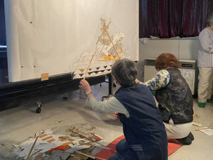 おはなしと影絵劇の会　野の花　楽屋の様子