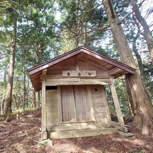 ▲高烏兎山(藤沢町西口)の山頂にある愛宕山神社