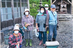 一関東山　山谷自治会(長坂)　月一回老人クラブで地区内2か所清掃活動しています。