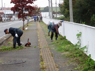 住民総出の草刈り