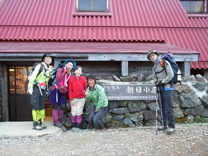 翌朝、朝日小屋のオーナーと