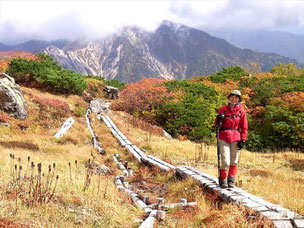 北弥陀ヶ原で、Ｋ山さんの後ろは三方崩山