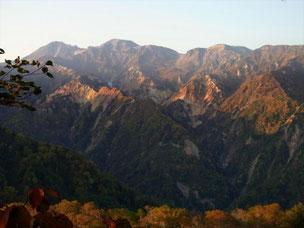 １４日(月)早朝の白山本峰と地獄尾根