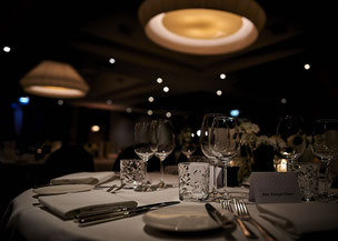 Diner tafel bij Bruiloft in La Bute Aux Bois